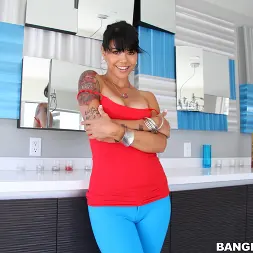 Dana Vespoli en 'Bangbros' Milf ha vuelto por una polla (Miniatura 22)