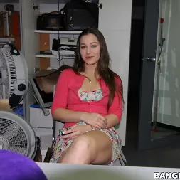 Dani Daniels en 'Bangbros' ¡La hermosa Dani Daniels ama la polla! (Miniatura 10)