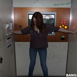 Dani Jensen en 'Bangbros' ¡Un montón de pollas para chupar! (Miniatura 18)