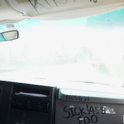 Demi Diveena en 'Bangbros' Explosión divina del autobús (Miniatura 1)