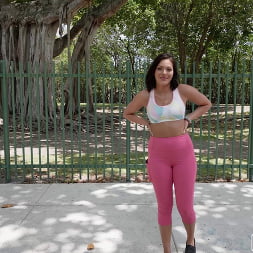 Demi Diveena en 'Bangbros' Explosión divina del autobús (Miniatura 1350)