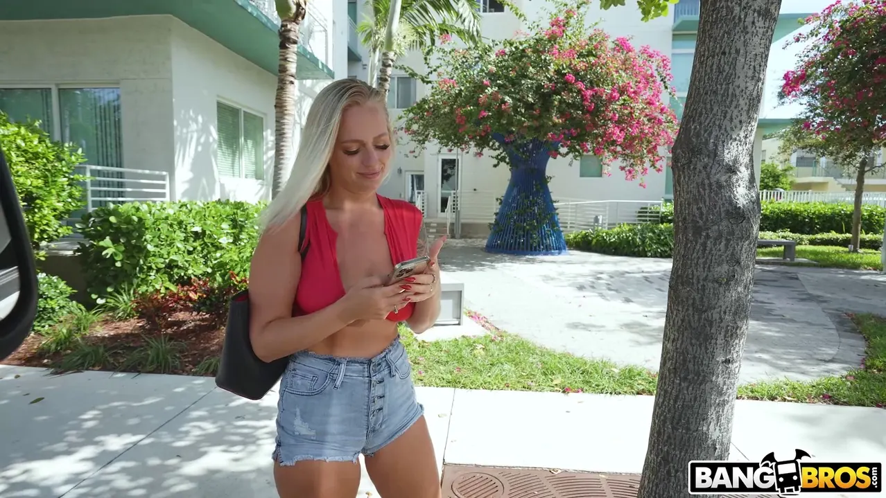 Bangbros 'Deberías ser stripper' protagonizando Elana Bunnz (foto 1125)