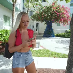 Elana Bunnz en Deberías ser stripper (foto 1125) Elana Bunnz en 'Bangbros' Deberías ser stripper (Miniatura 1125)