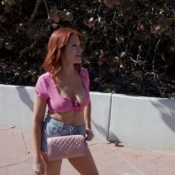 Elise London en 'Bangbros' ¡Londres se vuelve anal! (Miniatura 126)