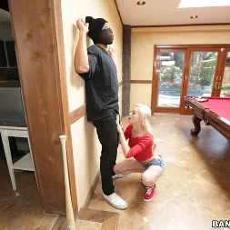 Elsa Jean en 'Bangbros' Elisa se folla a un delincuente (Miniatura 182)