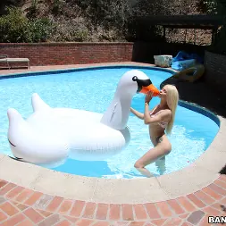 Elsa Jean en 'Bangbros' loves Porn (Miniatura 1)