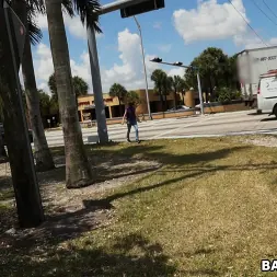 Emma Evins en 'Bangbros' Chica pelirroja amateur blanca entrega su culo por dinero (Miniatura 33)