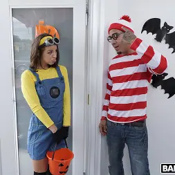 Evelin Stone en Evelyn Stone recibe un regalo (foto 99) Evelin Stone en 'Bangbros' Evelyn Stone recibe un regalo (Miniatura 99)