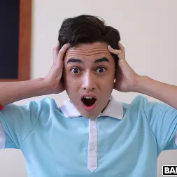 Evelin Stone en 'Bangbros' Hermanastra lo pilla masturbándose (Miniatura 100)