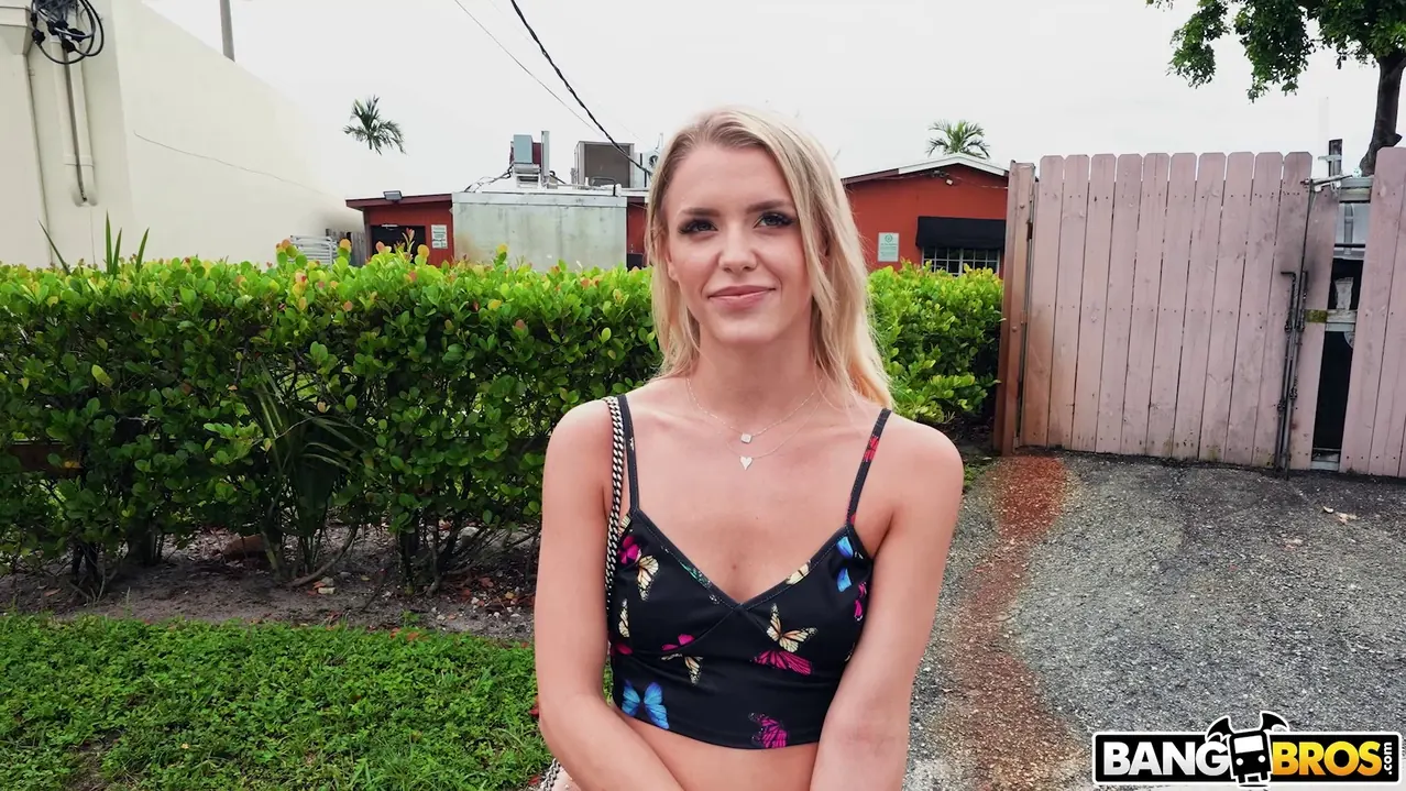 Bangbros 'Follando duro a Evelyn' protagonizando Evelyn Payne (foto 825)