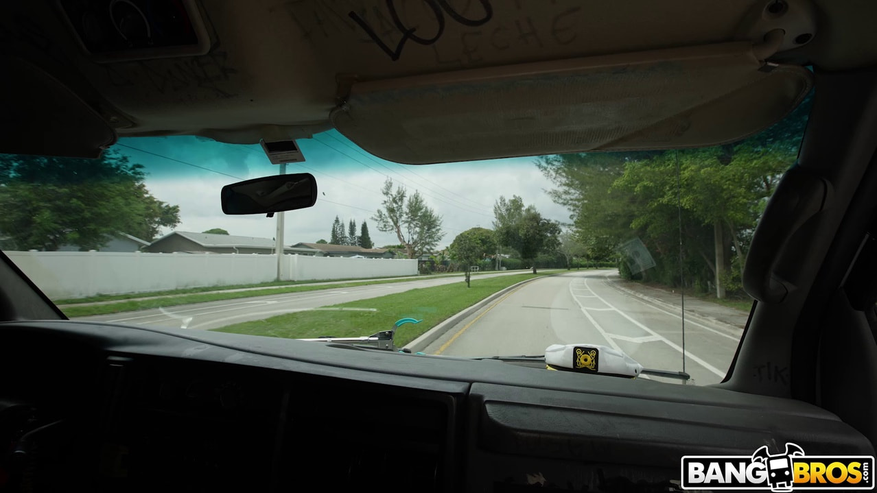 Bangbros '¡Éste es el Bang Bus!' protagonizando Explicit Kait (foto 1)