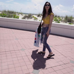 GG Wicked en 'Bangbros' La súper sexy Violet se deja follar en el autobús (Miniatura 21)