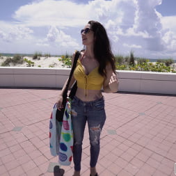 GG Wicked en 'Bangbros' La súper sexy Violet se deja follar en el autobús (Miniatura 84)