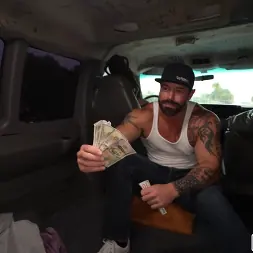 GI Joey en Chica tetona es follada en el autobús (foto 1050) GI Joey en 'Bangbros' Chica tetona es follada en el autobús (Miniatura 1050)