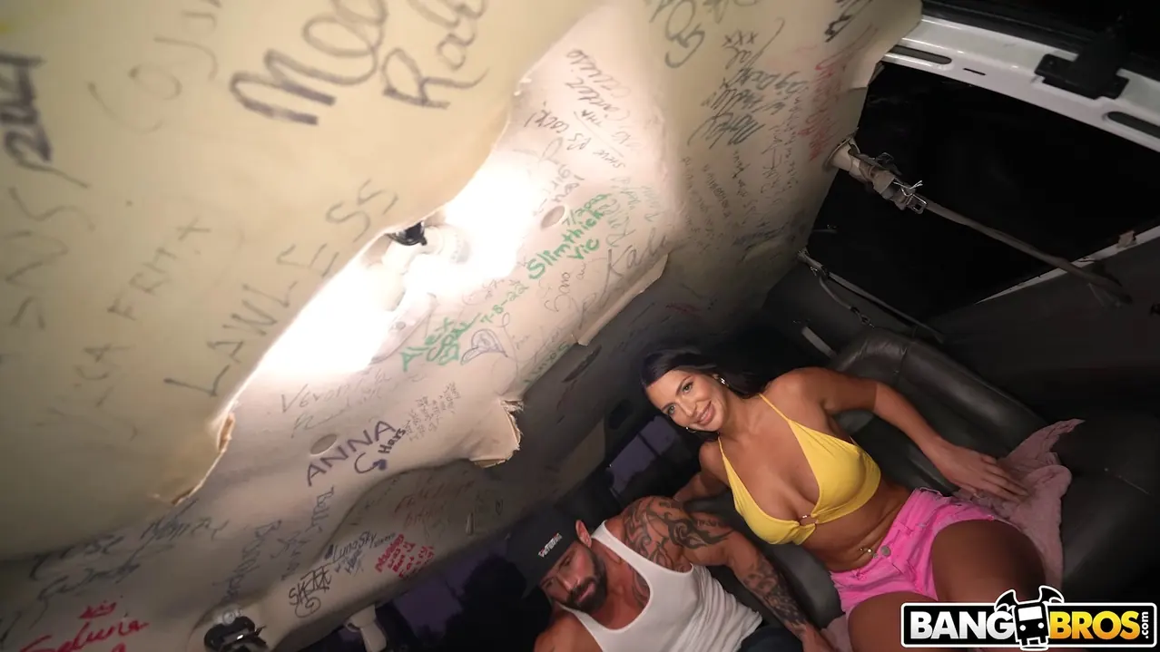 Bangbros 'Chica tetona es follada en el autobús' protagonizando GI Joey (foto 900)