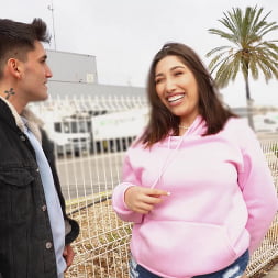 Giulia Napolitano en 'Bangbros' Tres vallas publicitarias de anal profundo (Miniatura 60)