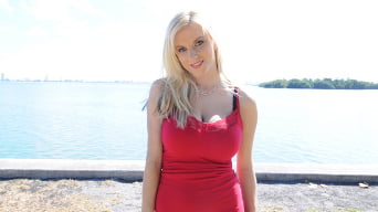 Haley Cummings en '¡Las deliciosas tetas de Haley Cumming!'