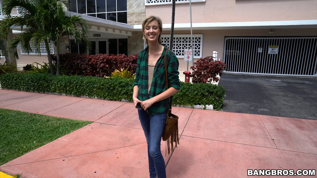 Bangbros 'Bésame la polla' protagonizando Haley Reed (foto 46)