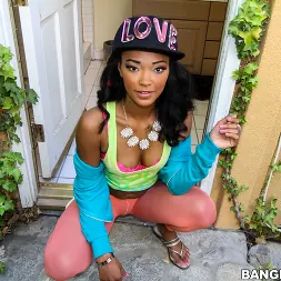 Harley Dean en Sexy pequeña negra sabe follar (foto 24) Harley Dean en 'Bangbros' Sexy pequeña negra sabe follar (Miniatura 24)