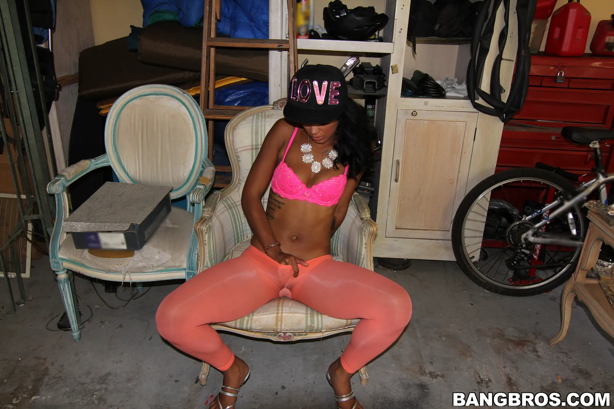 Harley Dean en 'Sexy pequeña negra sabe follar' from 'Bangbros' (foto 48) Bangbros 'Sexy pequeña negra sabe follar' protagonizando Harley Dean (foto 48)