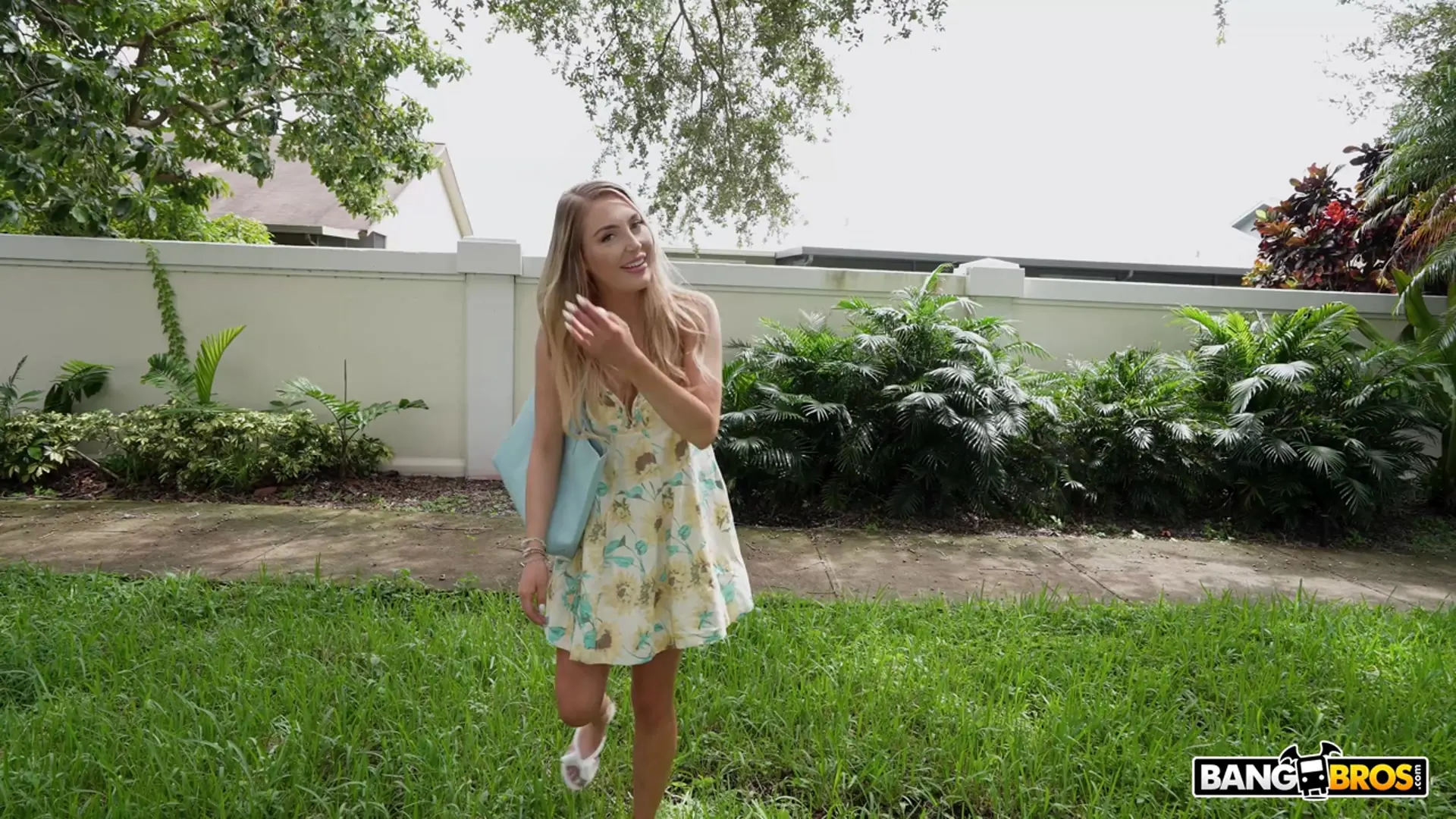 Bangbros 'Intercambio de bragas por pene' protagonizando Harper Hill (foto 106)