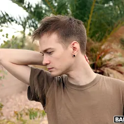 Isis Love en 'Bangbros' MILF cachonda dominando al jardinero (Miniatura 25)