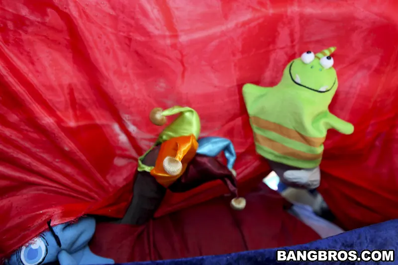 Bangbros 'El monstruo titiritero' protagonizando Isis Love (foto 140)