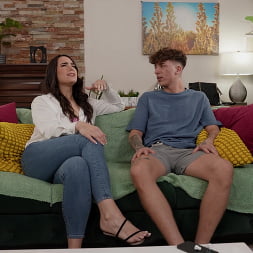 Ivy Ireland en 'Bangbros' Los deseos anales de la madrastra (Miniatura 96)