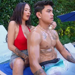 Izi Blu en 'Bangbros' Lo de la ducha (Miniatura 106)