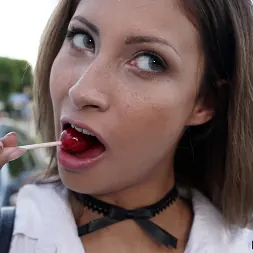 Jade Jantzen en El mecánico tiene el más grande que he visto jamás (foto 125) Jade Jantzen en 'Bangbros' El mecánico tiene el más grande que he visto jamás (Miniatura 125)