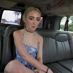 Jane Wilde en 'Bangbros' Una bella joven de 19 años se sube al autobús (Miniatura 726)