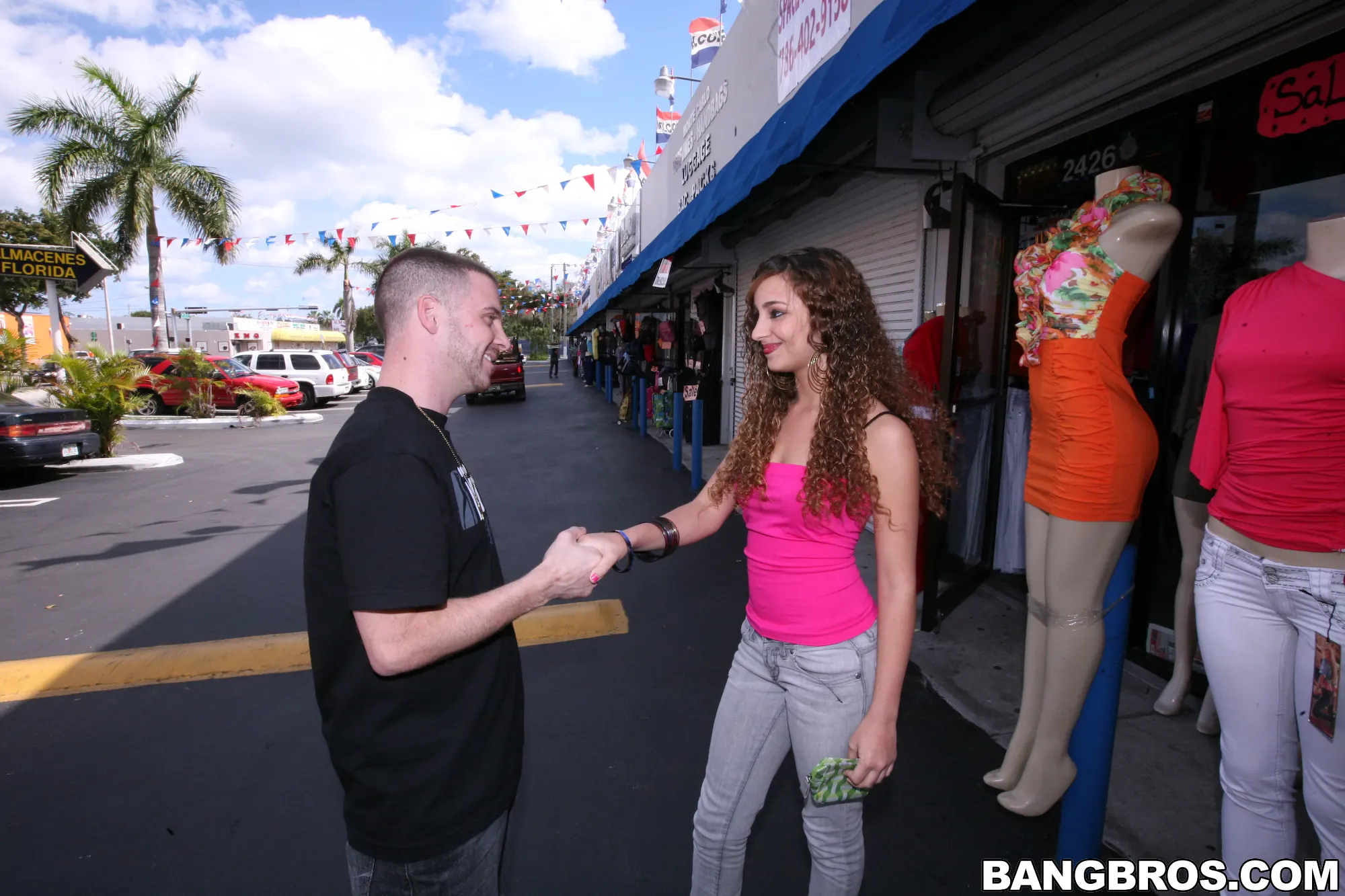 Bangbros 'Recogiendo a Chonga de la calle' protagonizando Janessa Ortiz (foto 1)