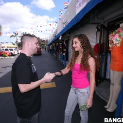 Janessa Ortiz en 'Bangbros' Recogiendo a Chonga de la calle (Miniatura 1)