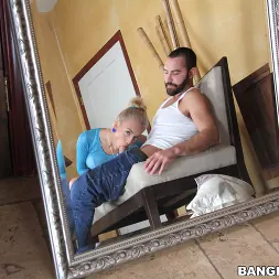 Janice Griffith en 'Bangbros' El pequeño coño de la pequeña Janice Griffith es penetrado por una polla enorme (Miniatura 45)