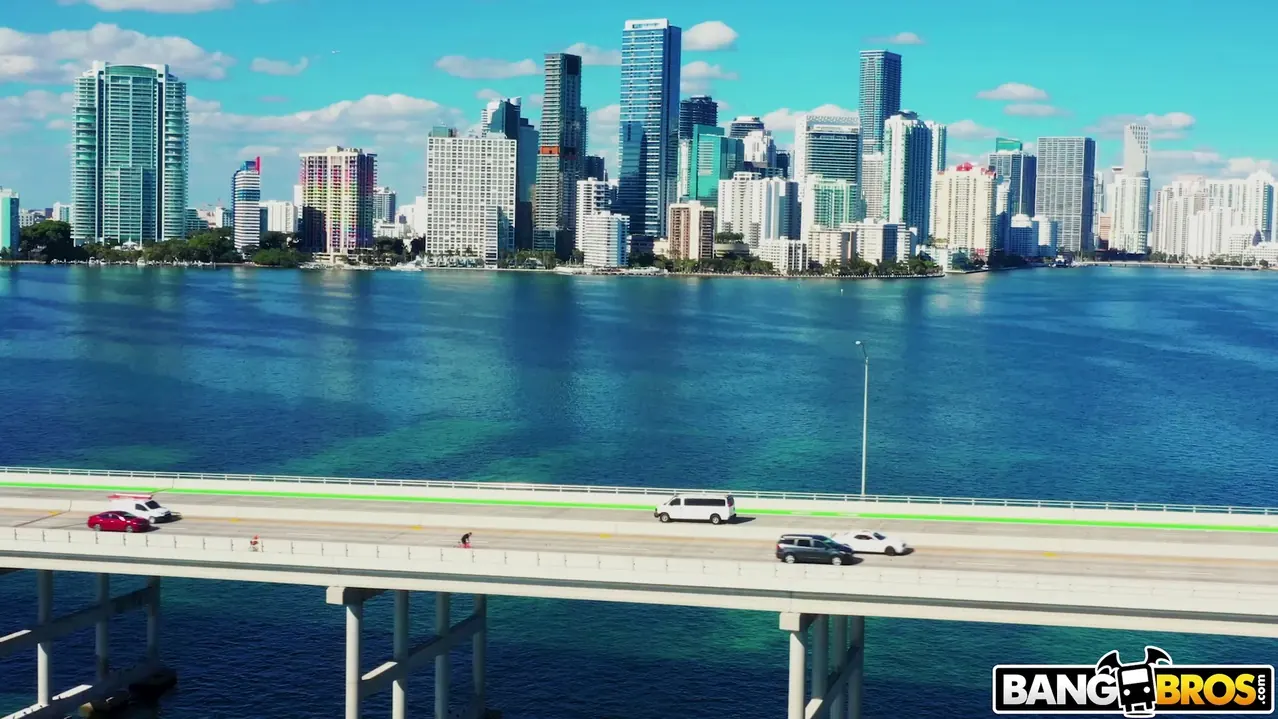 Bangbros '¡El otro autobús no se detuvo!' protagonizando Jessica Marie (foto 1)