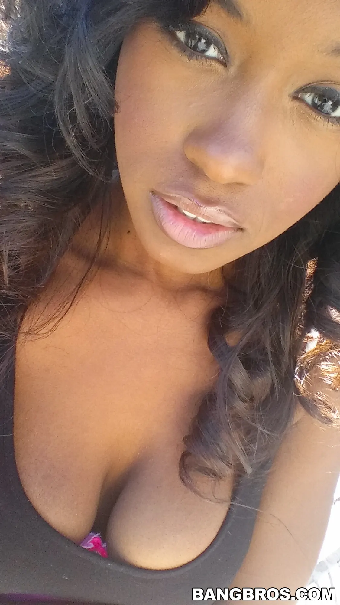 Bangbros 'Grandes tetas naturales ¡TittyFucked!' protagonizando Jezabel Vessir (foto 21)