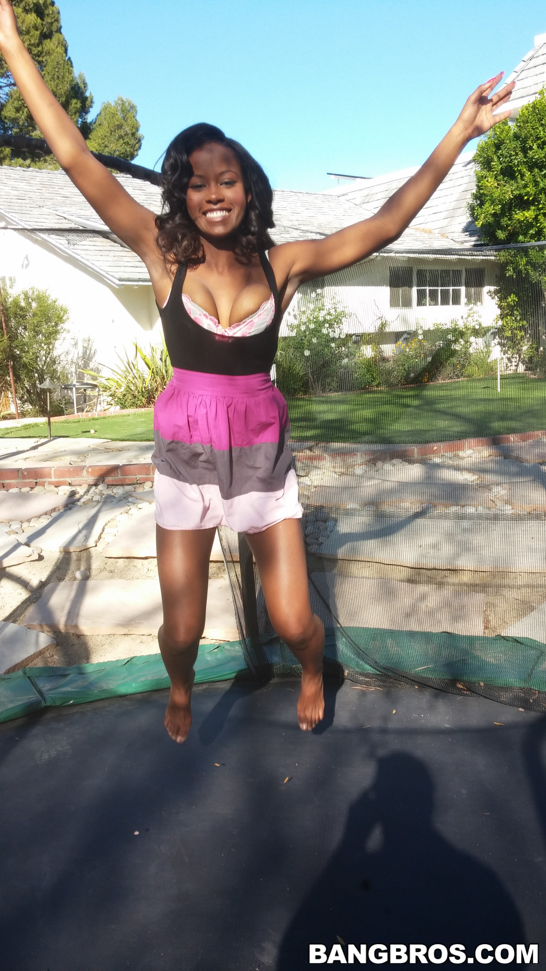 Bangbros 'Grandes tetas naturales ¡TittyFucked!' protagonizando Jezabel Vessir (foto 56)