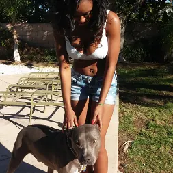 Jezabel Vessir en Tetas de ébano naturales y sexys (foto 15) Jezabel Vessir en 'Bangbros' Tetas de ébano naturales y sexys (Miniatura 15)