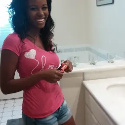 Jezabel Vessir en Tetas de ébano naturales y sexys (foto 25) Jezabel Vessir en 'Bangbros' Tetas de ébano naturales y sexys (Miniatura 25)