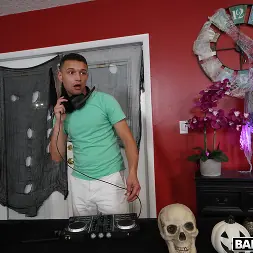 Joey White en 'Bangbros' BJ para el DJ (Miniatura 200)