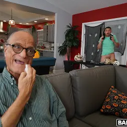 Joey White en 'Bangbros' BJ para el DJ (Miniatura 240)