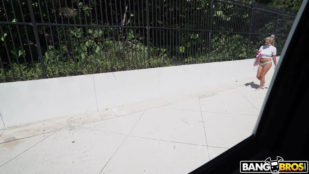 Jordan Maxx en 'Montando la ola de la mierda' from 'Bangbros' (foto 1) Bangbros 'Montando la ola de la mierda' protagonizando Jordan Maxx (foto 1)