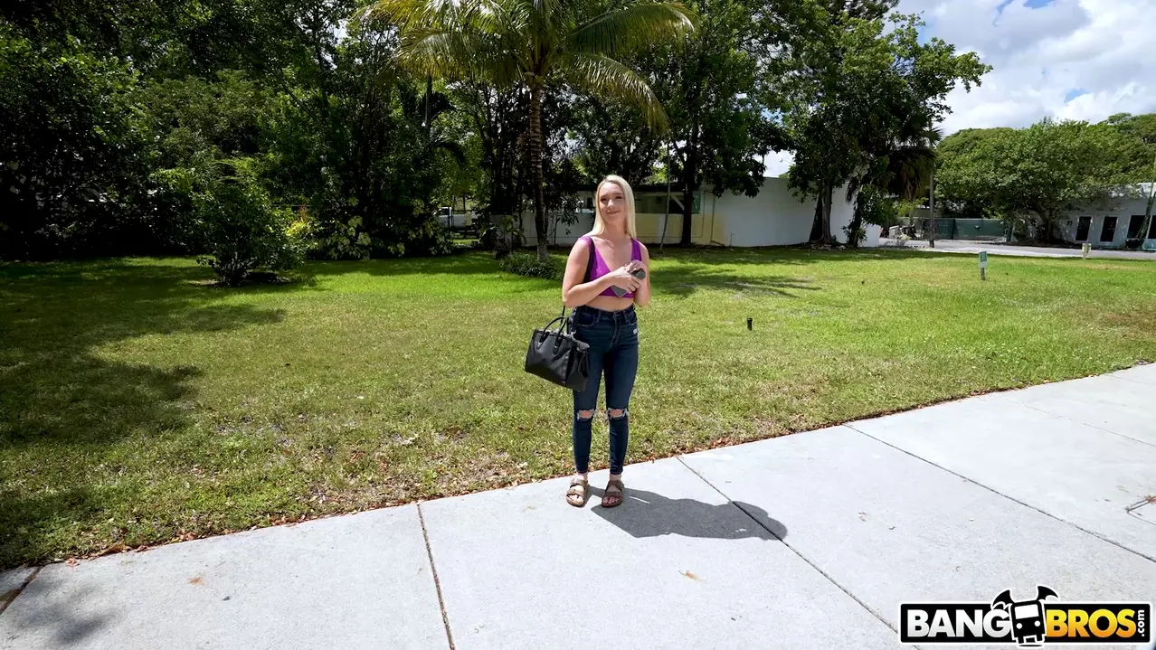 Juliette Mint en 'Chica de campo toma polla de ciudad' from 'Bangbros' (foto 72) Bangbros 'Chica de campo toma polla de ciudad' protagonizando Juliette Mint (foto 72)