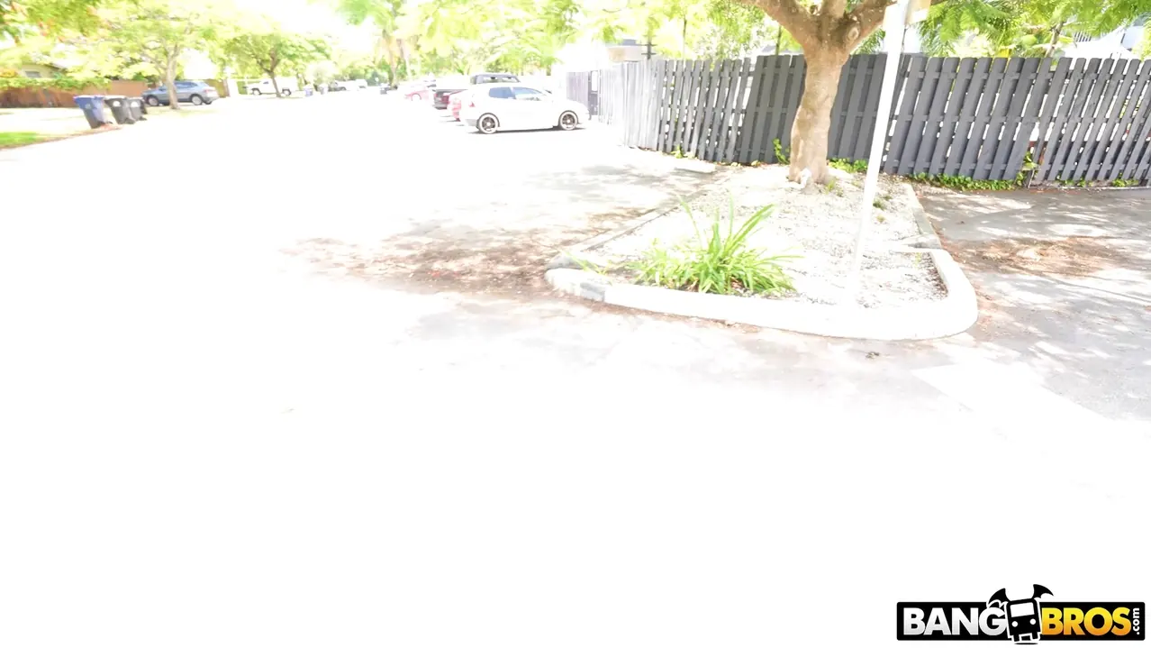 Juliette Mint en 'Chica de campo toma polla de ciudad' from 'Bangbros' (foto 504) Bangbros 'Chica de campo toma polla de ciudad' protagonizando Juliette Mint (foto 504)