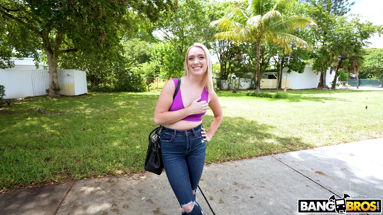 Juliette Mint en 'Chica de campo toma polla de ciudad' from 'Bangbros' (foto 720) Bangbros 'Chica de campo toma polla de ciudad' protagonizando Juliette Mint (foto 720)