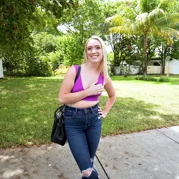 Juliette Mint en Chica de campo toma polla de ciudad (foto 720) Juliette Mint en 'Bangbros' Chica de campo toma polla de ciudad (Miniatura 720)