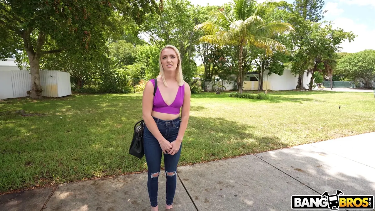 Juliette Mint en 'Chica de campo toma polla de ciudad' from 'Bangbros' (foto 792) Bangbros 'Chica de campo toma polla de ciudad' protagonizando Juliette Mint (foto 792)