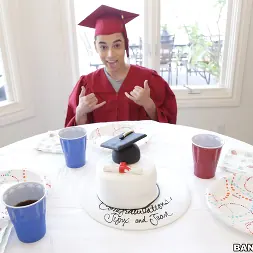 Jynx Maze en 'Bangbros' Golpeando el coño de mi hermanastra (Miniatura 1)