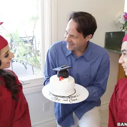 Jynx Maze en 'Bangbros' Golpeando el coño de mi hermanastra (Miniatura 80)