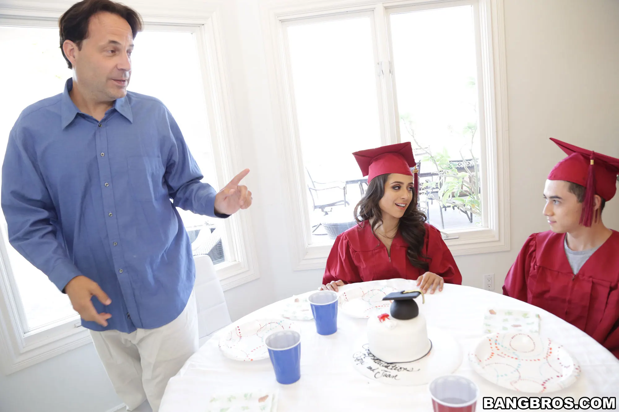 Bangbros 'Golpeando el coño de mi hermanastra' protagonizando Jynx Maze (foto 128)